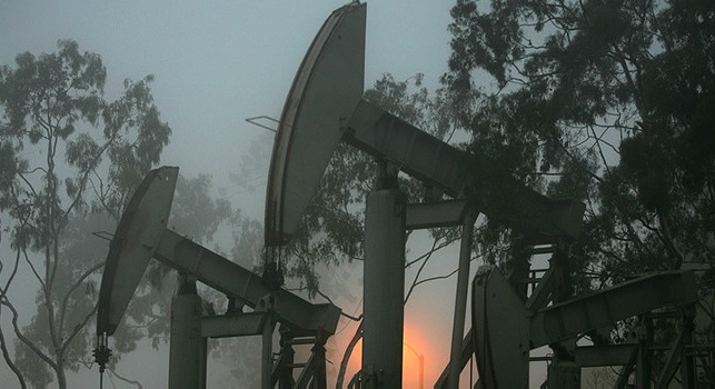 Giá dầu lập đỉnh mới khi OPEC tính tiếp tục cắt giảm nguồn cung